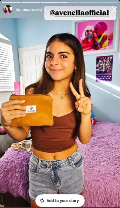 A customer holding her corduroy pouch